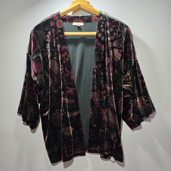 LOFT Sweaters - LOFT Womens Velvet Kimono Jacket with Floral Patterns , One Size _ Fall Chic